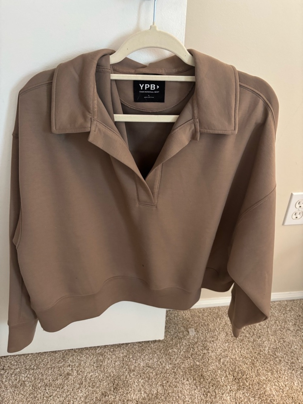 Abercrombie & Fitch Cropped Pullover Sweatshirt in Taupe